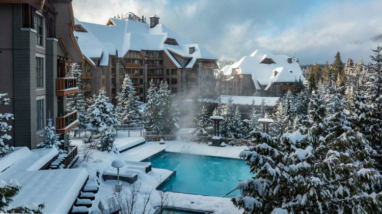 Four Seasons Resort Whistler Pool