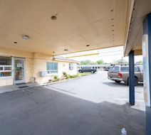 Budget Inn Exterior