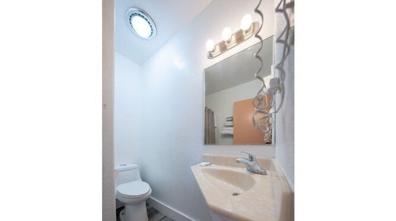 <b>Budget Inn Room</b>. Images powered by <a href="https://www.leonardoworldwide.com/" title="Leonardo Worldwide" target="_blank">Leonardo</a>.