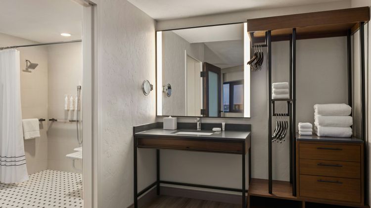 Oshkosh Marriott Waterfront Hotel & Conv Room