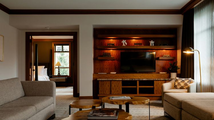 Four Seasons Resort Whistler Suite