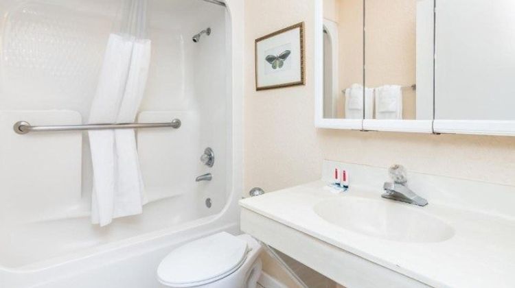 Lakeshore Resort & Marina Room