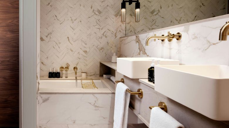 <b>Montcalm Mayfair, Autograph Collection Room</b>. Images powered by <a href="https://www.leonardoworldwide.com/" title="Leonardo Worldwide" target="_blank">Leonardo</a>.