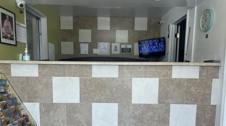 Capitol Inn Richmond Airport Lobby