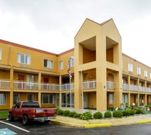 Copley Inn & Suites Exterior