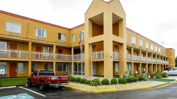 Copley Inn & Suites Exterior