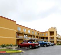 Copley Inn & Suites Exterior