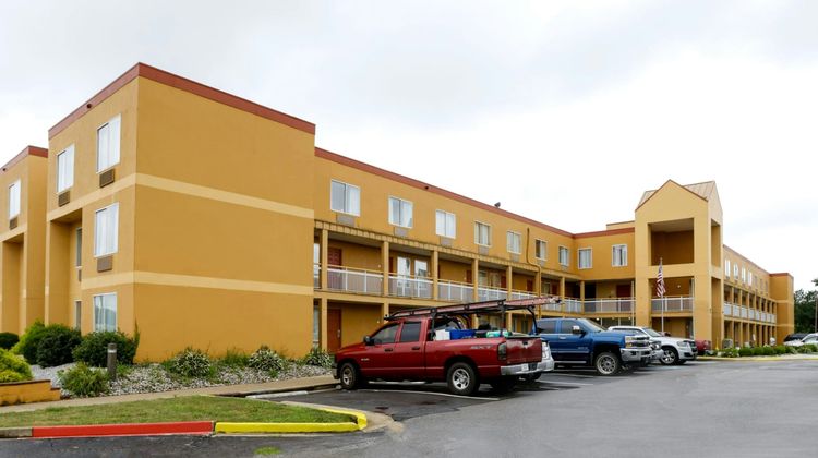 Copley Inn & Suites Exterior