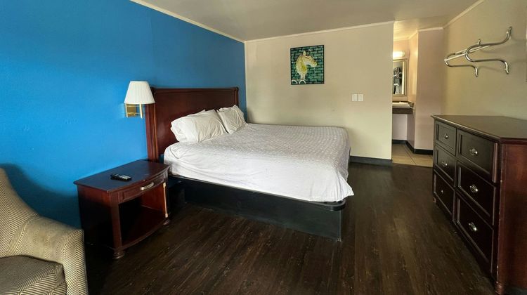 Capitol Inn Richmond Airport Room