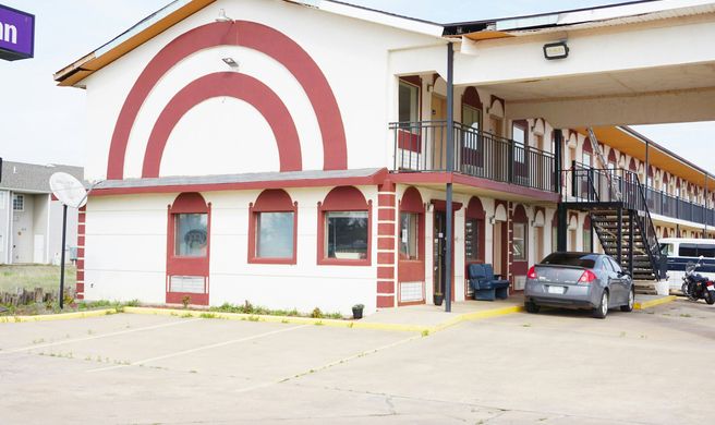OYO Hotel Altus N Main St Exterior