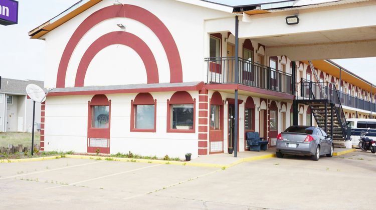 OYO Hotel Altus N Main St Exterior