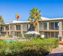 Townhouse Barstow On Rte 66 Exterior