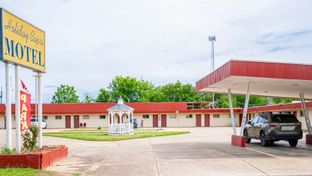 Holiday Capri Motel