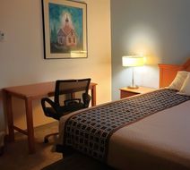 Long House Bethel Inn Room