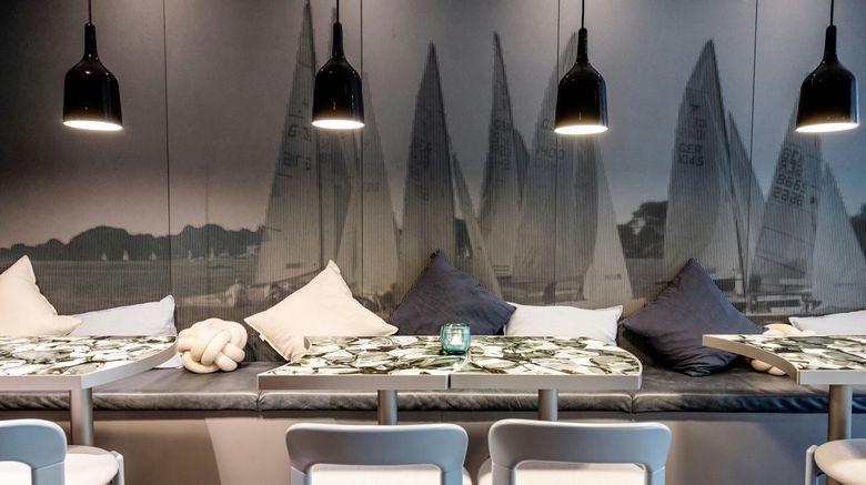 <b>Motel One Hamburg Alster Lobby</b>. Images powered by <a href="https://www.leonardoworldwide.com/" title="Leonardo Worldwide" target="_blank">Leonardo</a>.