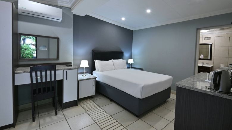 <b>BON Hotel Rustenburg Room</b>. Images powered by <a href="https://www.leonardoworldwide.com/" title="Leonardo Worldwide" target="_blank">Leonardo</a>.