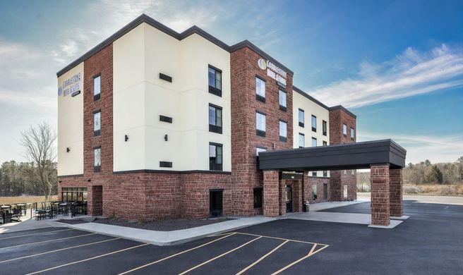 Cobblestone Hotel & Suites Exterior