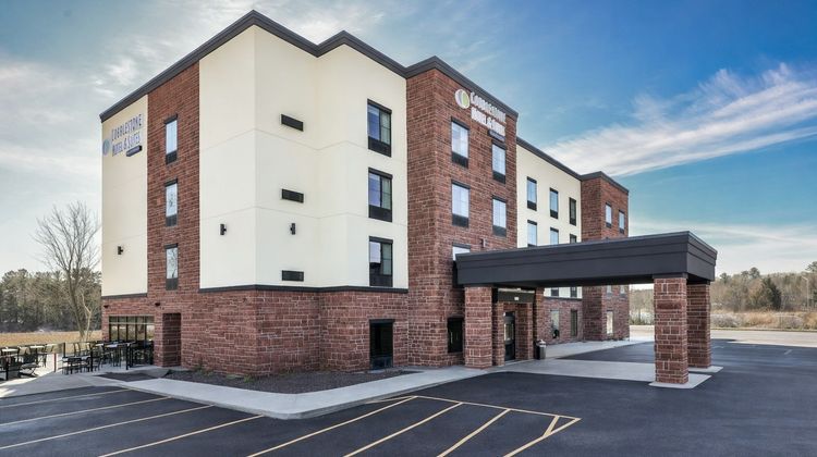 Cobblestone Hotel & Suites Exterior