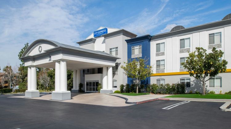 City Express Rancho Cucamonga Exterior