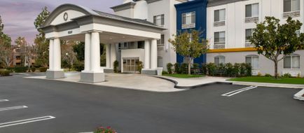 City Express Rancho Cucamonga Exterior