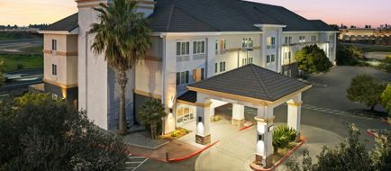 Fairfield Inn and Suites Exterior