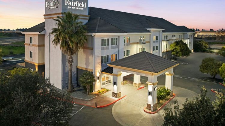 Fairfield Inn and Suites Exterior