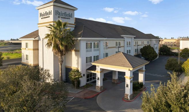 Fairfield Inn and Suites Exterior