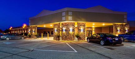 Crossroad Hotel & Event Center Exterior