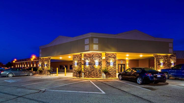 Crossroad Hotel & Event Center Exterior