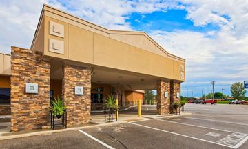 Crossroad Hotel & Event Center