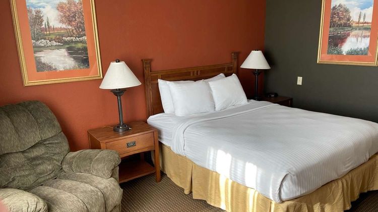 Crossroad Hotel & Event Center Room