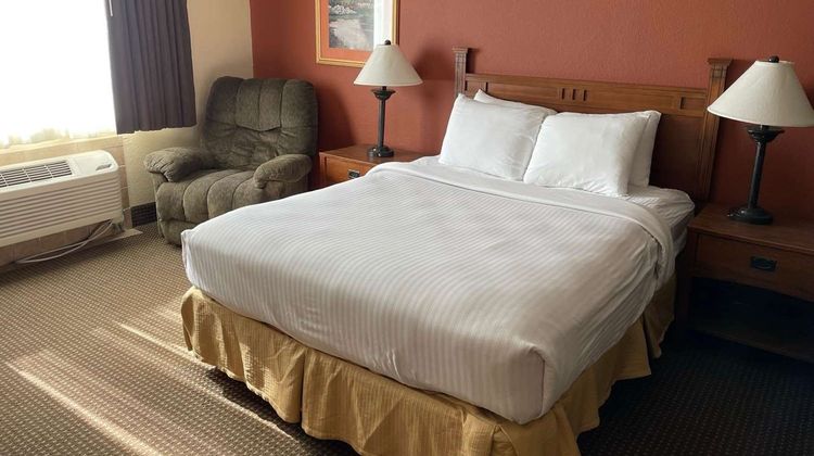 Crossroad Hotel & Event Center Room