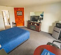 Lighthouse Cove Inn Room