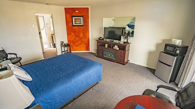<b>Lighthouse Cove Inn Room</b>. Images powered by <a href="https://www.leonardoworldwide.com/" title="Leonardo Worldwide" target="_blank">Leonardo</a>.