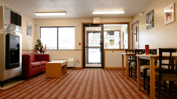 Magnuson Hotel Ironwood Lobby
