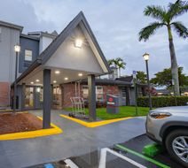 Candlewood Suites Miami Lakes Exterior