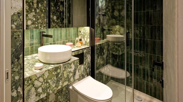 Notting Hill Gate Hotel Room