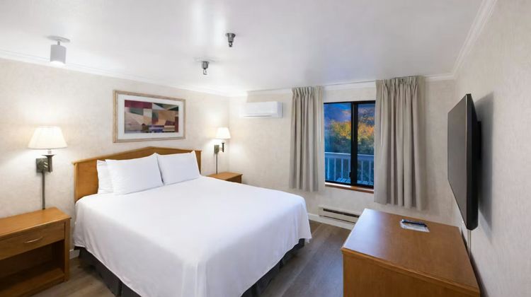 Friday Harbor Suites Room