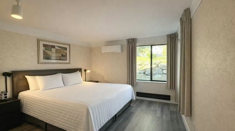 Friday Harbor Suites Room