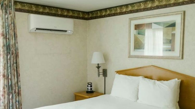Friday Harbor Suites Room