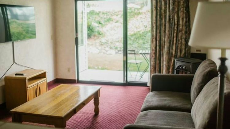 Friday Harbor Suites Room