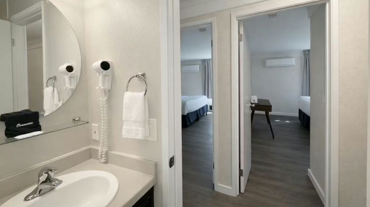 Friday Harbor Suites Room