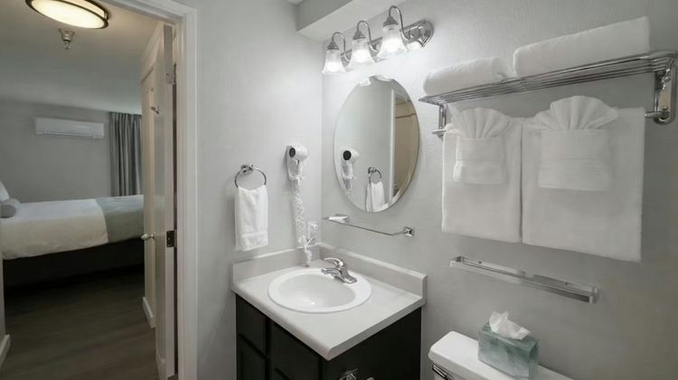 Friday Harbor Suites Room