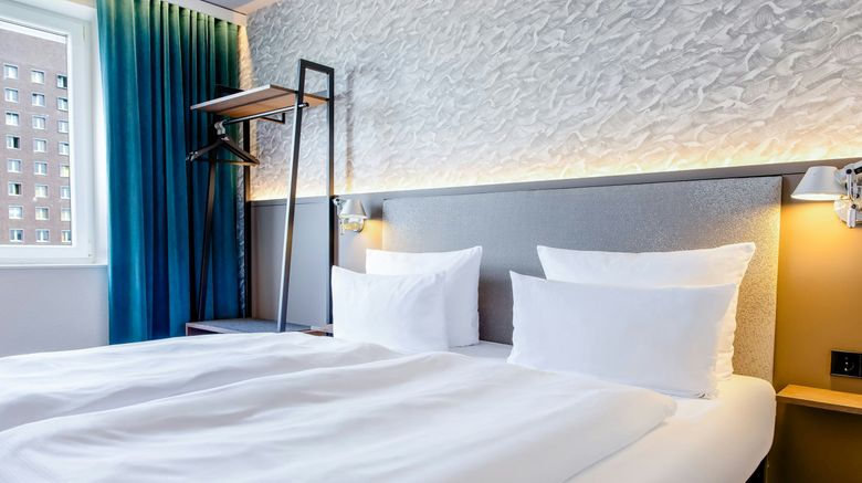 <b>Motel One Hamburg Alster Room</b>. Images powered by <a href="https://www.leonardoworldwide.com/" title="Leonardo Worldwide" target="_blank">Leonardo</a>.