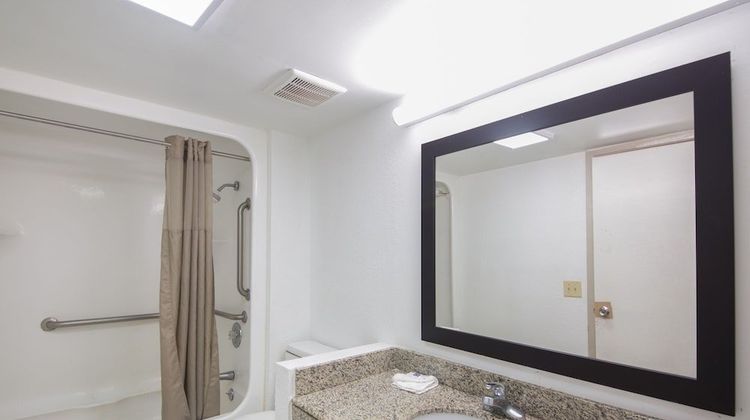 OYO Hotel Baton Rouge East Room