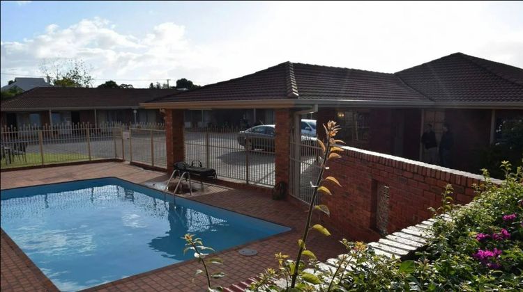 Australian Settlers Motor Inn Pool