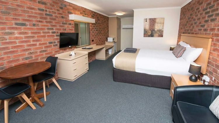 Australian Settlers Motor Inn Room