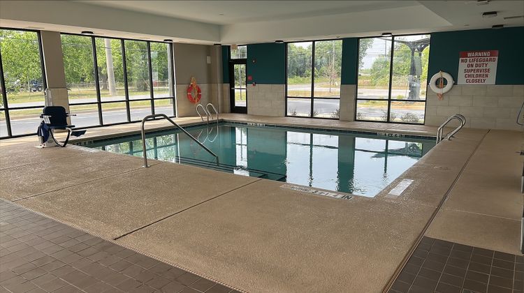 avid hotel Perry Pool