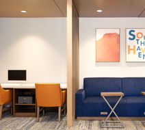 Holiday Inn Express Hotel & Suites Exterior