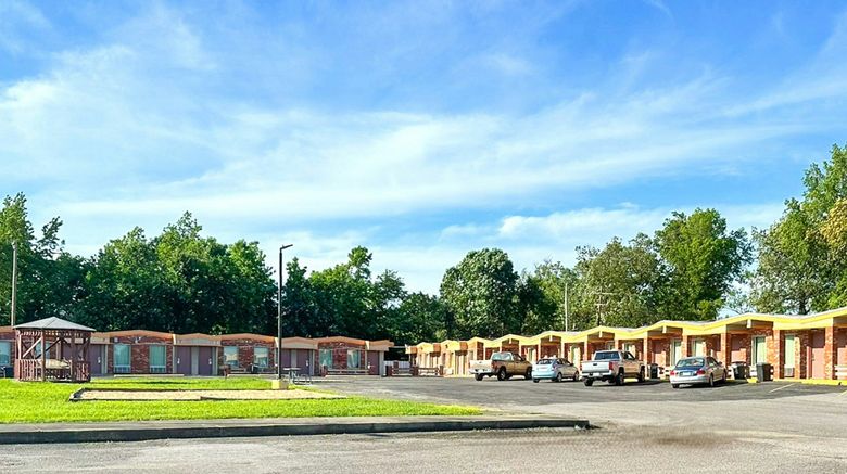 <b>Hickory House Inn Exterior</b>. Images powered by <a href="https://www.leonardoworldwide.com/" title="Leonardo Worldwide" target="_blank">Leonardo</a>.